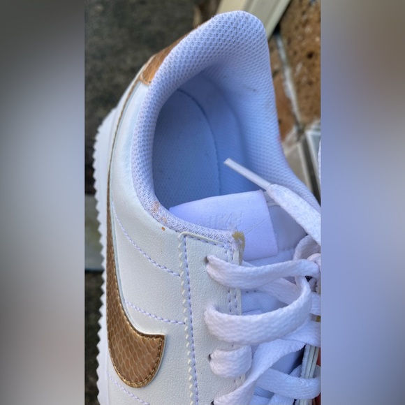 Nike: White and Gold Cortez Basic Junior Trainers- Size 4Y us - Picture 15 of 15